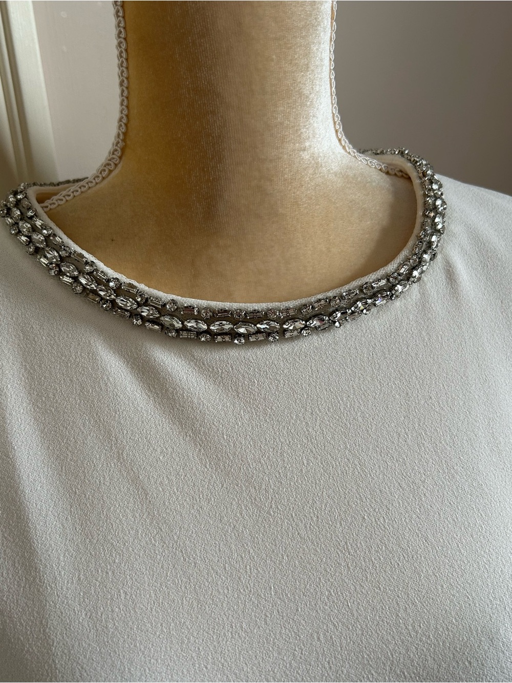 EUC Ann Taylor Rhinestone Collar Top(size medium) - Picture 4 of 10